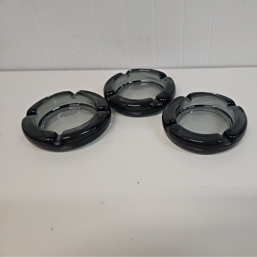Set of 3 Round Smoky Gray & Black Glass Nesting Ashtrays 4.5" Diameter
